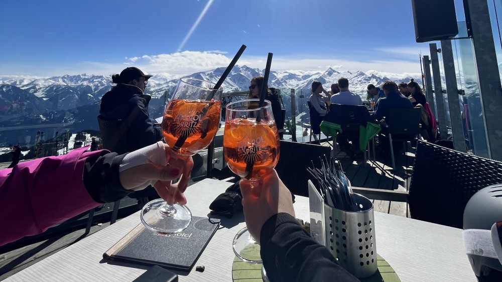 Lunchen met een Aperol Spritz.